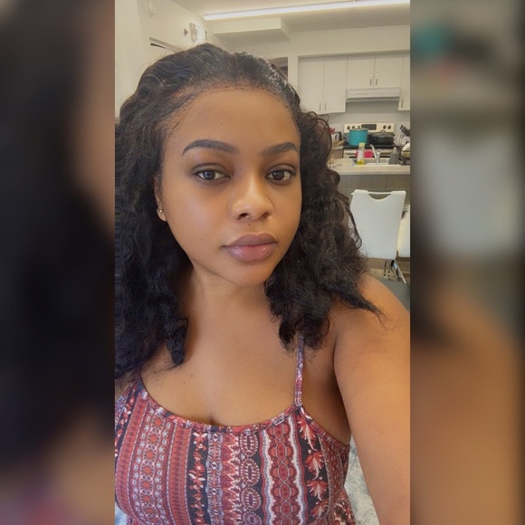 Meet your Posher, Yvane - Picture 1 of 1